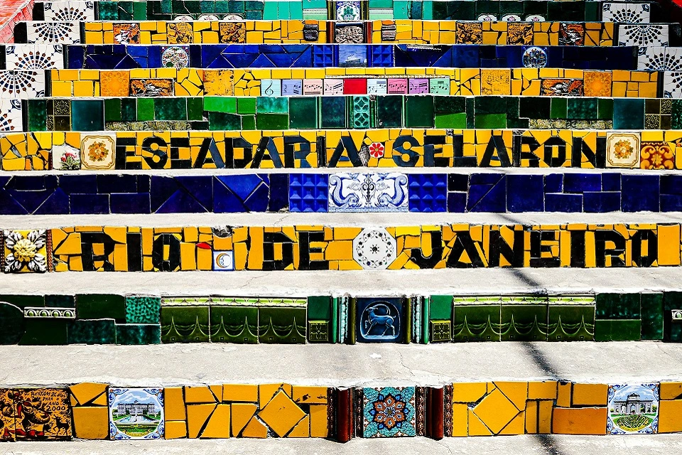 Descruba Santa Teresa Rio de Janeiro- Discover Santa Teresa in Rio de Janeiro - Entdecke Santa Teresa: Das bohemische Herz von Rio - Découvrez Santa Teresa : le cœur bohème de Rio - Ontdek Santa Teresa: Het boheemse hart van Rio - Scopri Santa Teresa: Il cuore bohémien di Rio - Descubre Santa Teresa: El corazón bohemio de Río